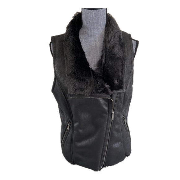 Banana Republic Jackets & Blazers - Banana Republic Black Faux Fur Vest